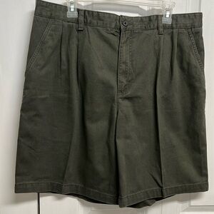 Covington Forest Green Pleated Khaki Shorts Size 38